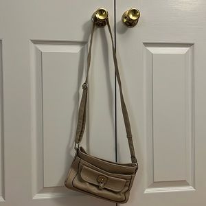 Cream/ light tan leather cross body bag | Rosetti